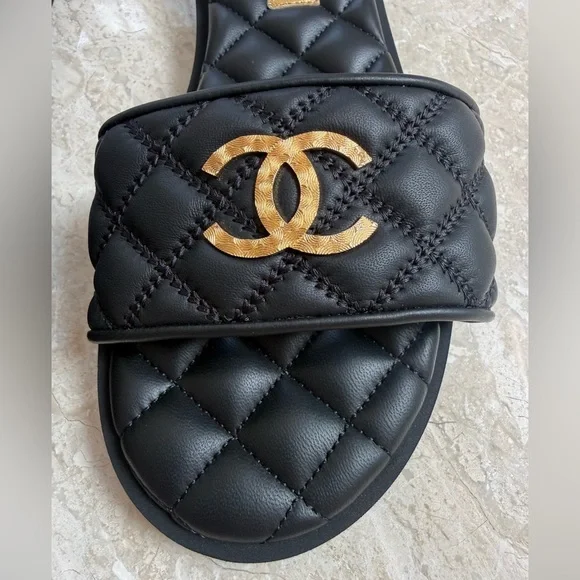 Chanel Slide Sandals Quilted Lambskin Size 38 - Picture 5 of 14